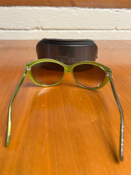 Alexander McQueen Cat-eye Sunglasses Purple & Green w/ Case main image 4